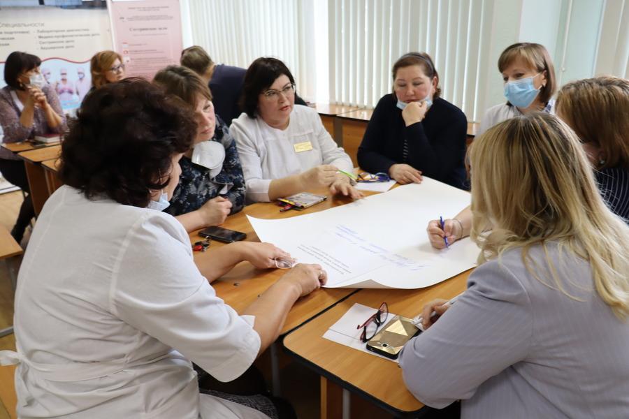 Преподаватели медицинского колледжа фото Педагоги в помощь медикам / Новости / Пресс-центр / Меню / Алтайский филиал РАНХ